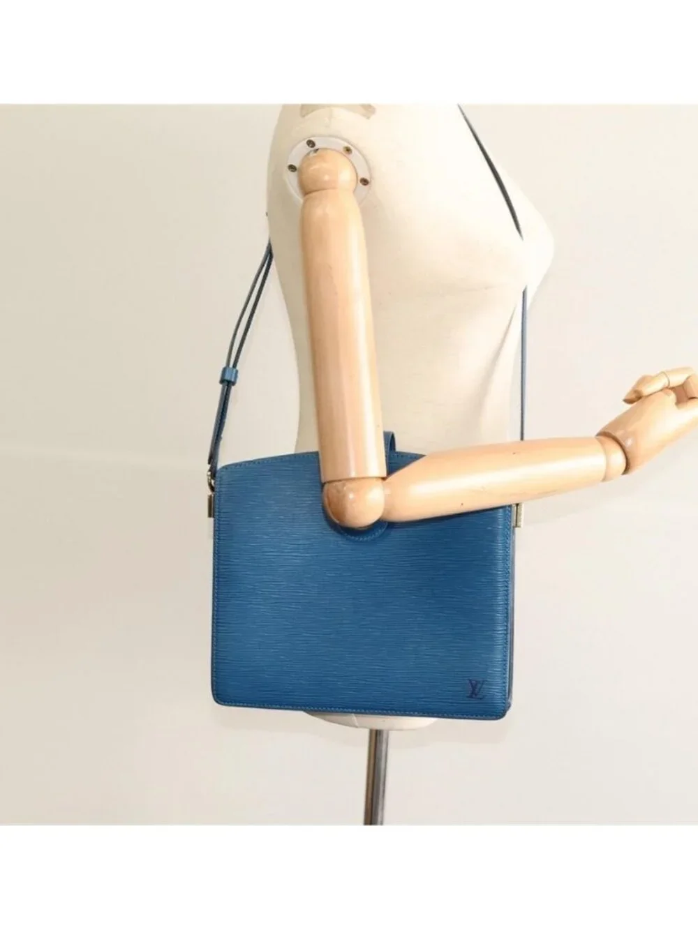 Authentic LOUIS VUITTON Epi Capuchin Shoulder Bag Blue M52345 LV